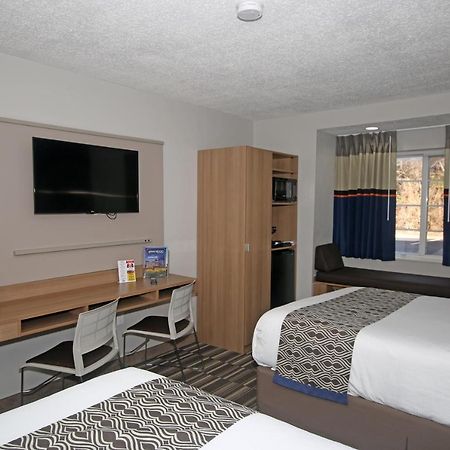 Microtel Inn By Wyndham Greensboro Exterior photo