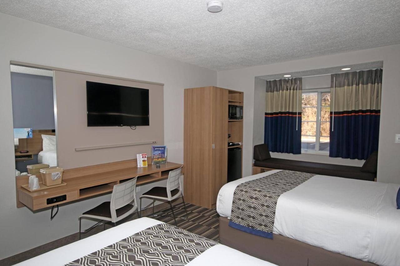 Microtel Inn By Wyndham Greensboro Exterior photo