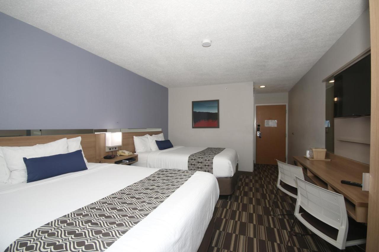 Microtel Inn By Wyndham Greensboro Exterior photo