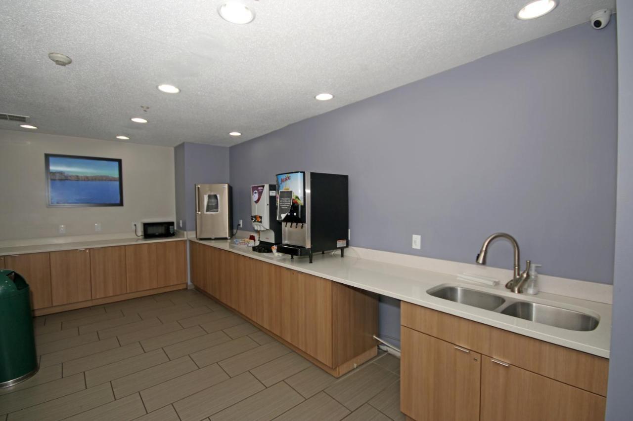 Microtel Inn By Wyndham Greensboro Exterior photo