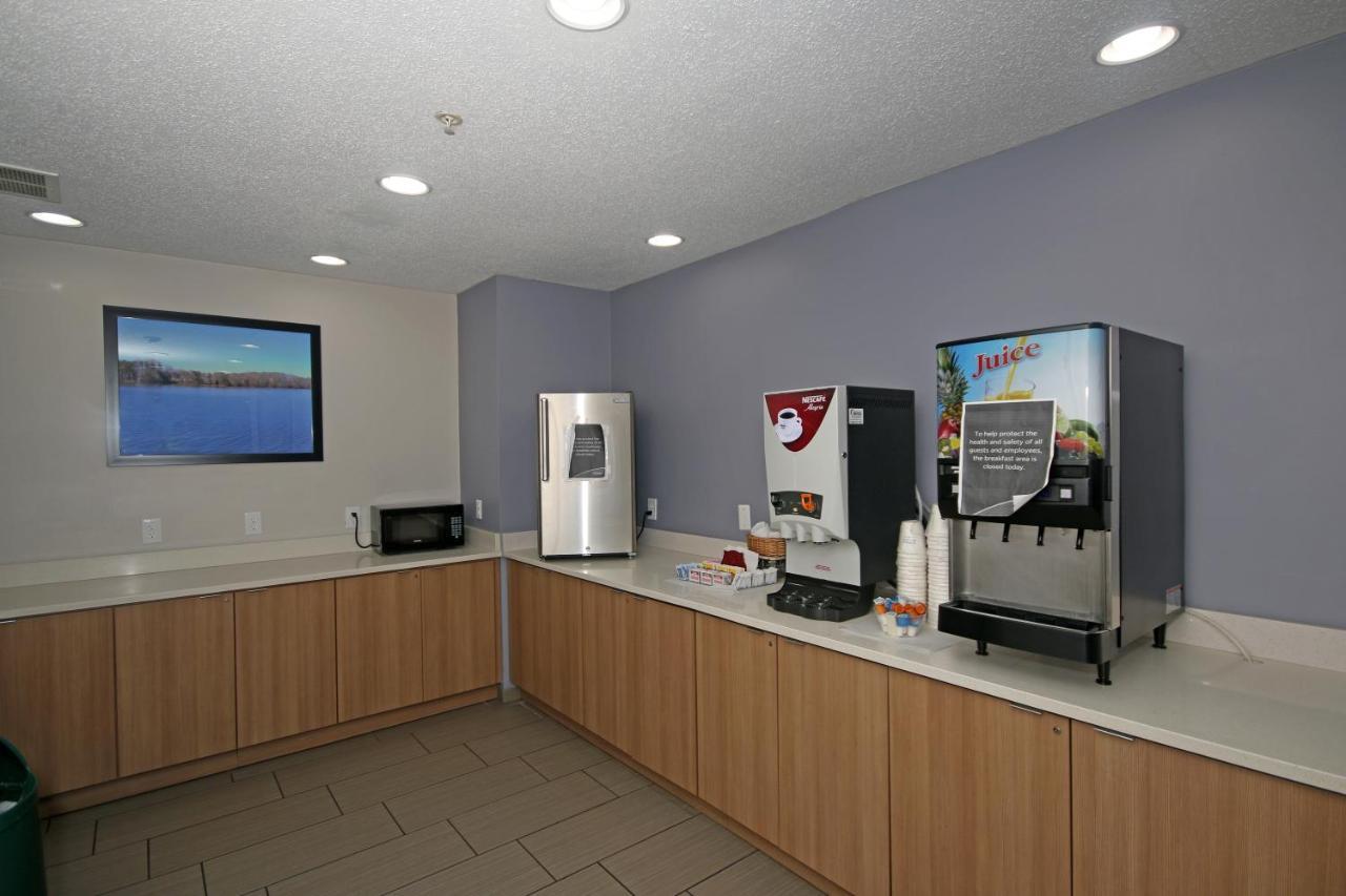 Microtel Inn By Wyndham Greensboro Exterior photo